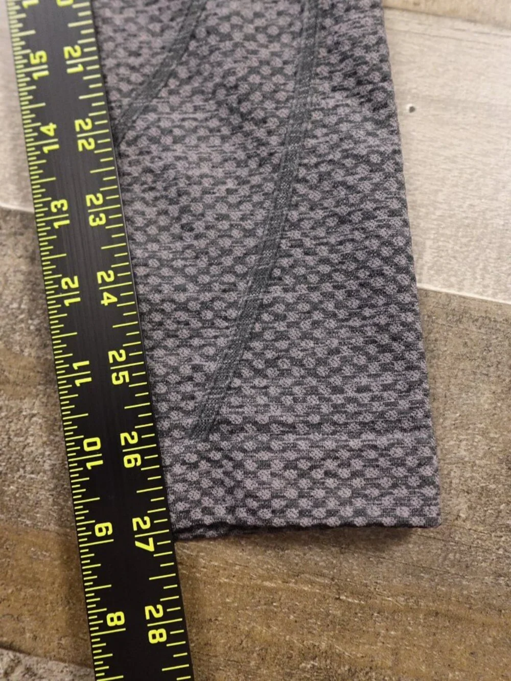 Lululemon Textured Leggings‎ Women’s Size 4 Gray Mid Rise Athletic 27
